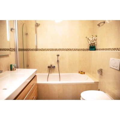Individual Room (11m²) with Double Bed in Kirchberg, Luxembourg