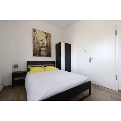 Individual Room (14m²) with Private Bath in Luxembourg-Gare