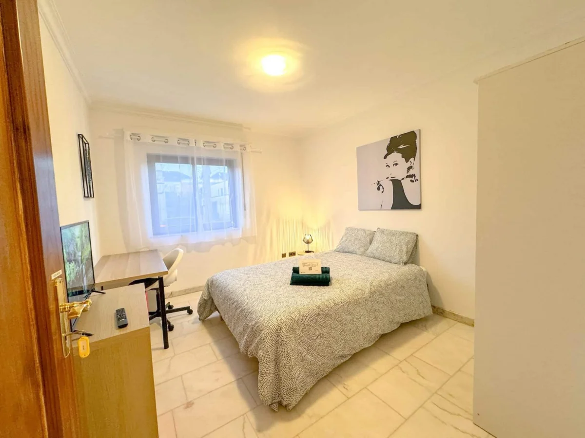 Furnished room